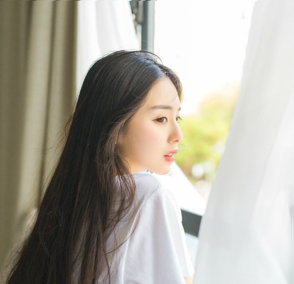 一开始，对于周瑜支持自己，孙权心中还是很感激的，但也是从那时起，孙权发现周瑜的影响力，之前支持他和三弟孙翊的人是呈相持的状态，但周瑜只是一句话，便让那些原本支持孙翊的人倒过来支持自己，当时没想那么多，但事后孙权仔细琢磨，如果当时周瑜不是支持自己，而是支持年幼的孙翊，从而间接掌控江东，又会是怎么样的结果？